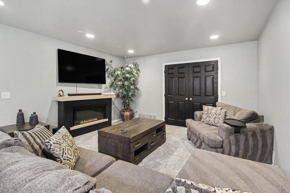 5975 Redstone Court Ann Arbor, MI 48103
