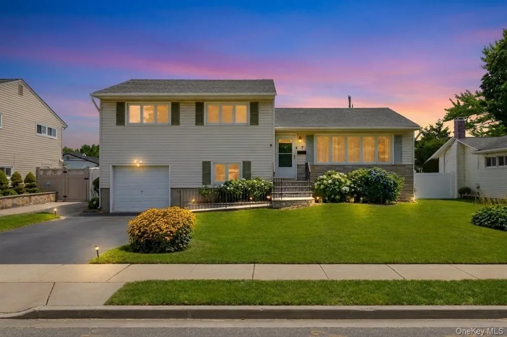 7 Primrose Avenue Hicksville, NY 11801