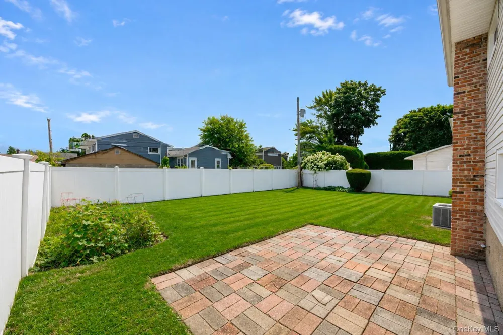 7 Primrose Avenue Hicksville, NY 11801