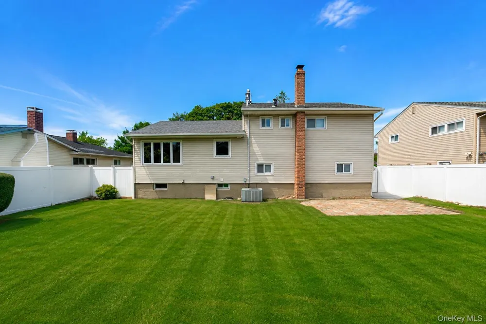 7 Primrose Avenue Hicksville, NY 11801