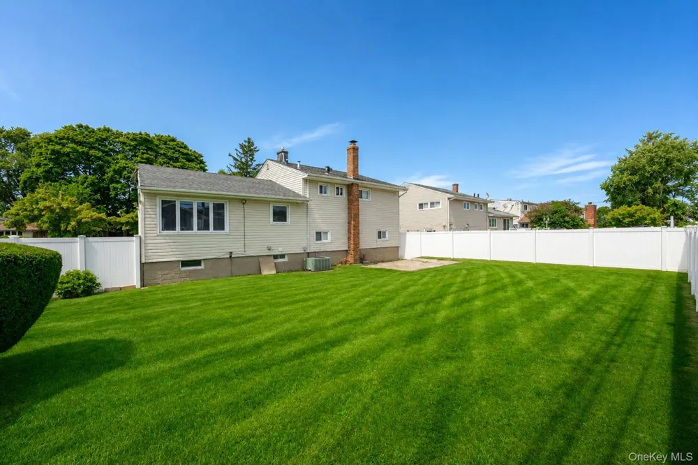7 Primrose Avenue Hicksville, NY 11801