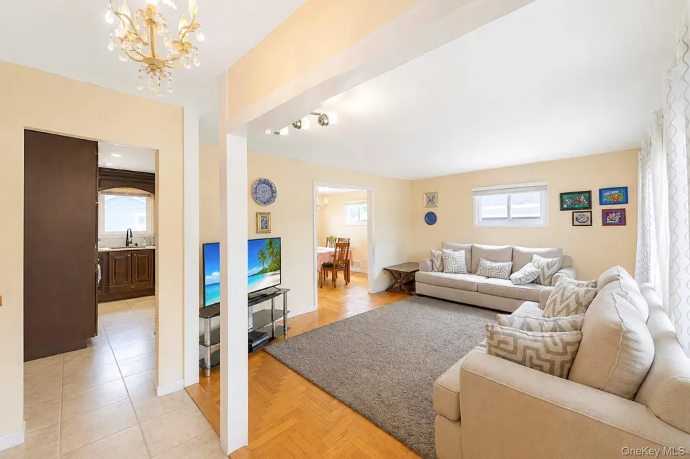 7 Primrose Avenue Hicksville, NY 11801