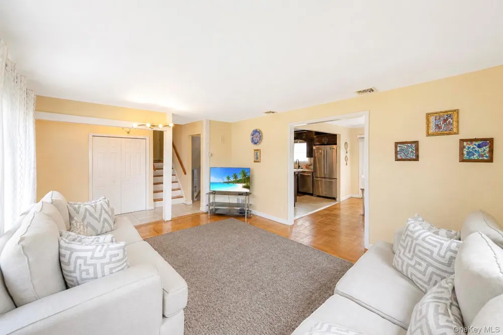 7 Primrose Avenue Hicksville, NY 11801