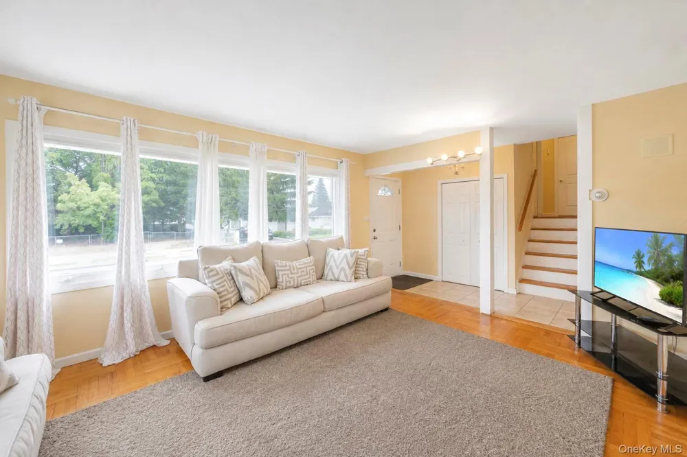 7 Primrose Avenue Hicksville, NY 11801