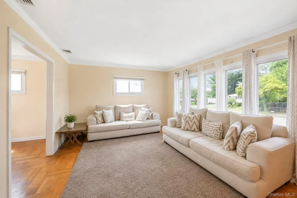 7 Primrose Avenue Hicksville, NY 11801