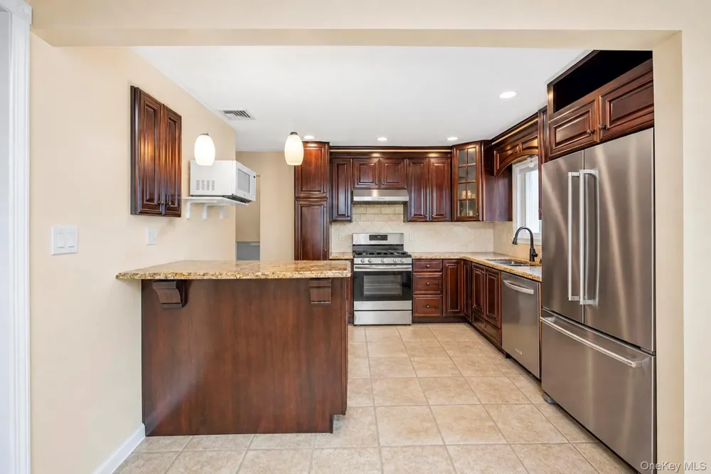 7 Primrose Avenue Hicksville, NY 11801