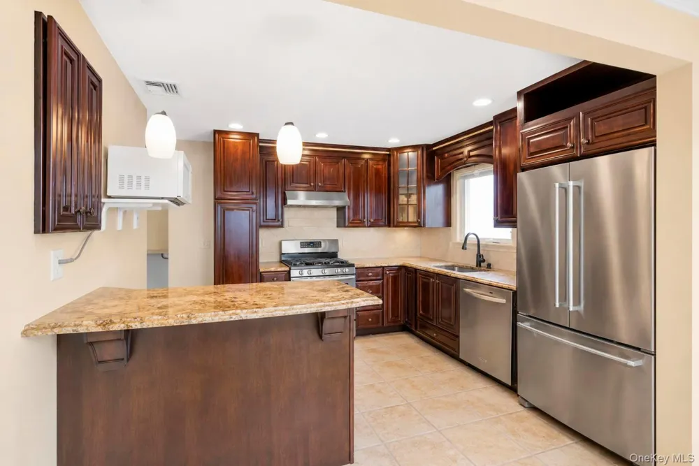 7 Primrose Avenue Hicksville, NY 11801