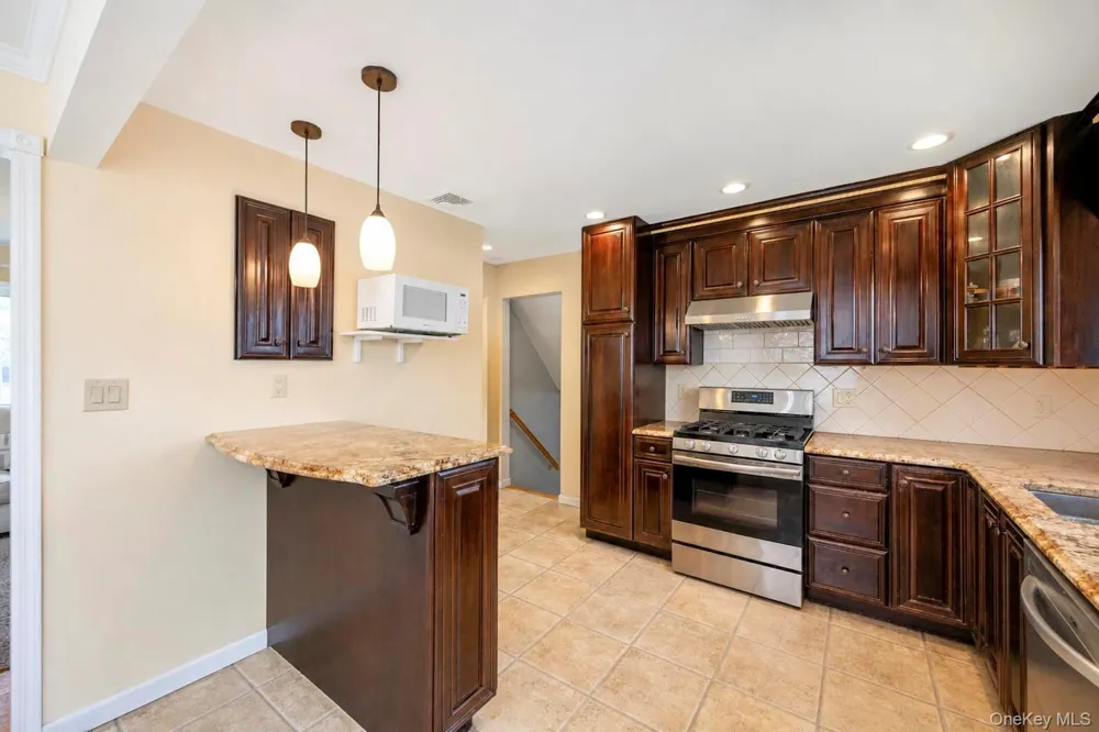 7 Primrose Avenue Hicksville, NY 11801