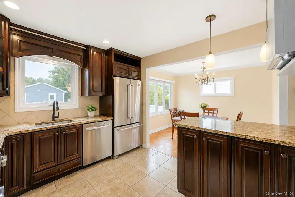 7 Primrose Avenue Hicksville, NY 11801