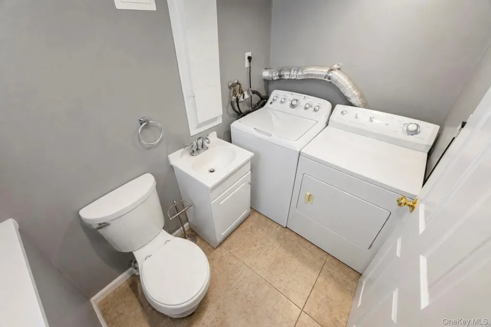 7 Primrose Avenue Hicksville, NY 11801