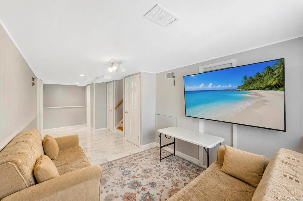 7 Primrose Avenue Hicksville, NY 11801