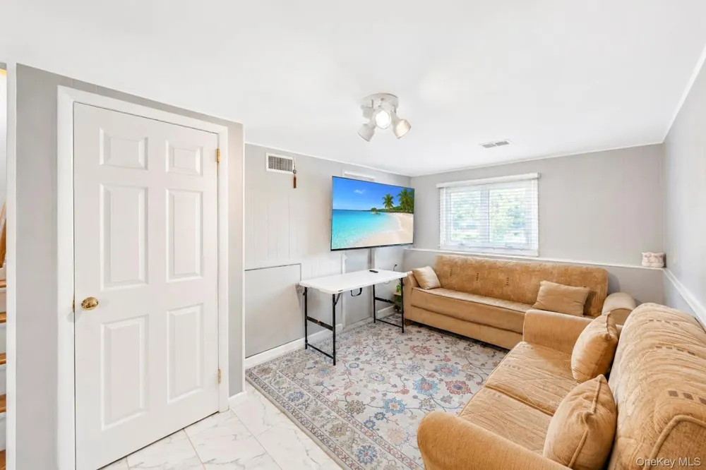 7 Primrose Avenue Hicksville, NY 11801