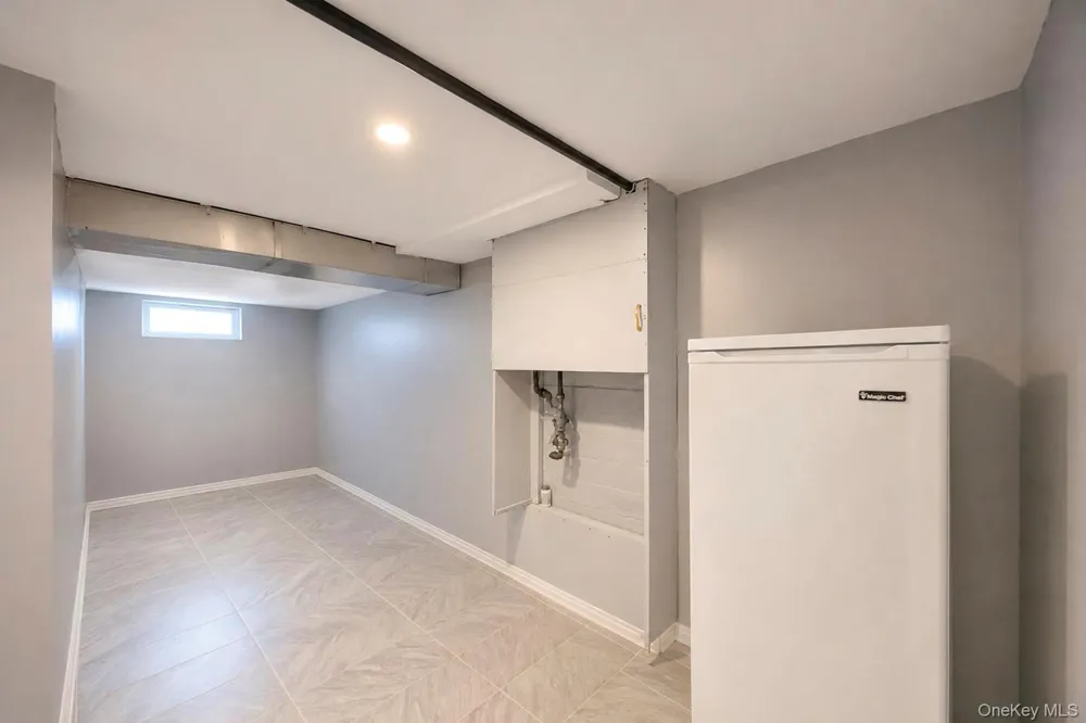 7 Primrose Avenue Hicksville, NY 11801