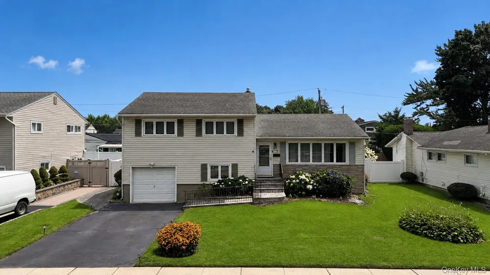 7 Primrose Avenue Hicksville, NY 11801