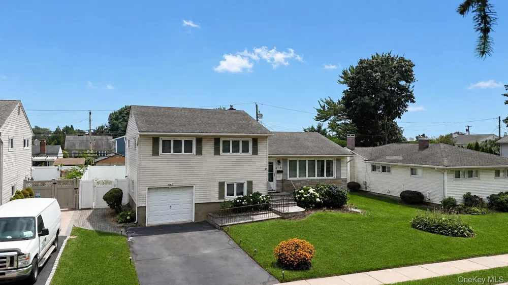 7 Primrose Avenue Hicksville, NY 11801