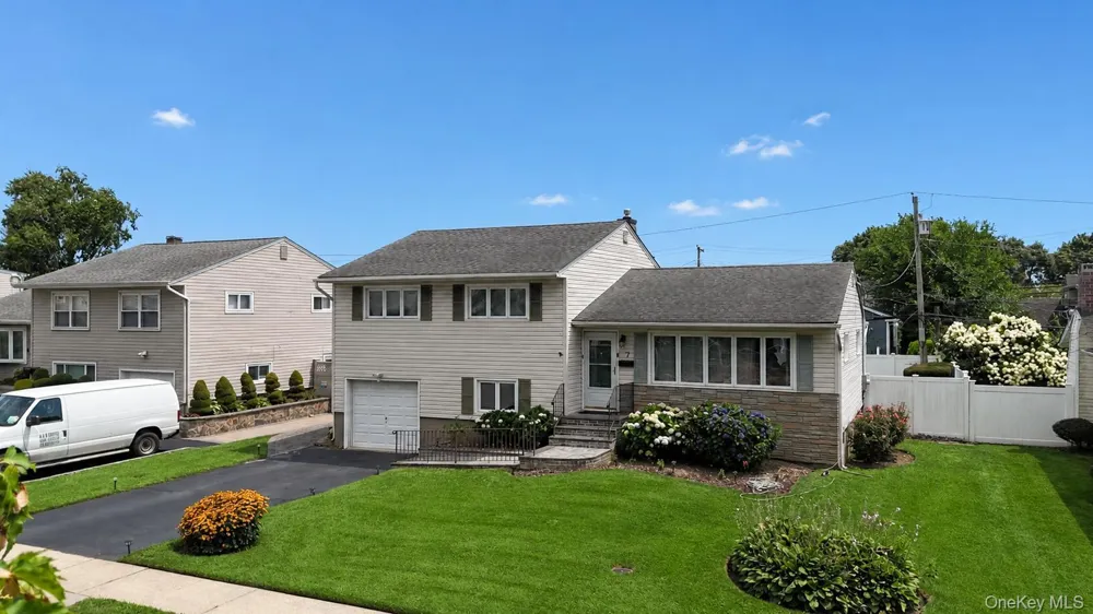 7 Primrose Avenue Hicksville, NY 11801