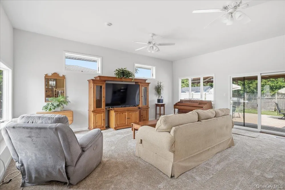 2 6th Avenue Farmingdale, NY 11735