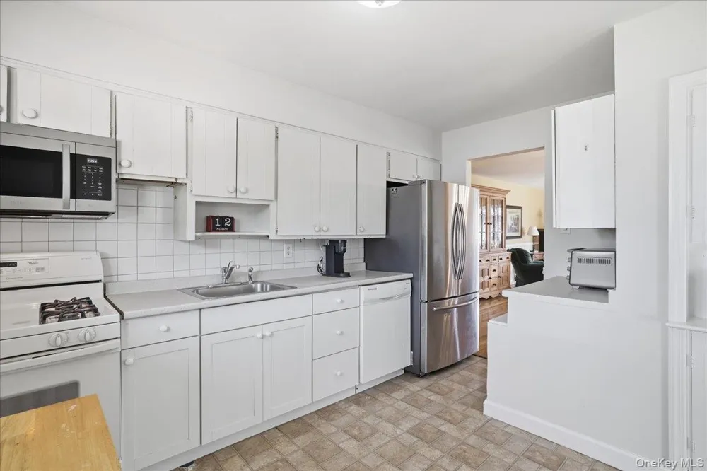 2 6th Avenue Farmingdale, NY 11735