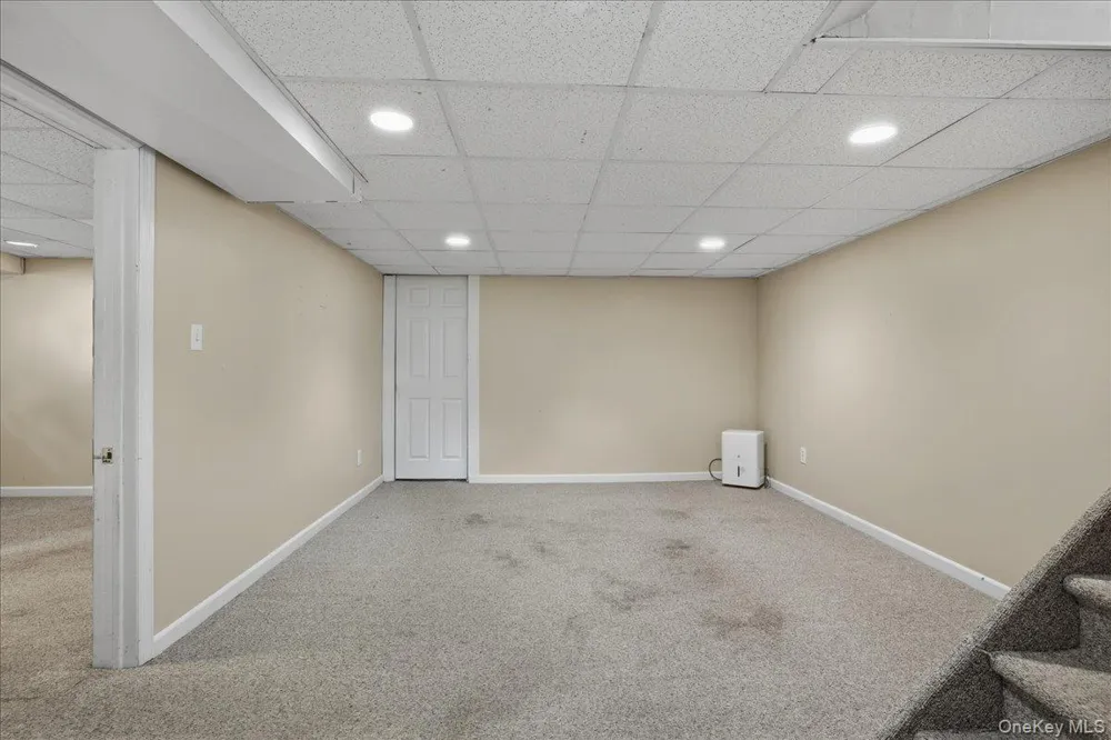 2 6th Avenue Farmingdale, NY 11735