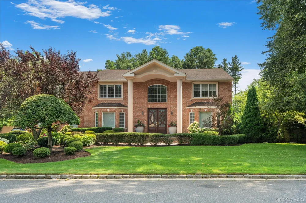 20 Stirrup Lane Muttontown, NY 11791