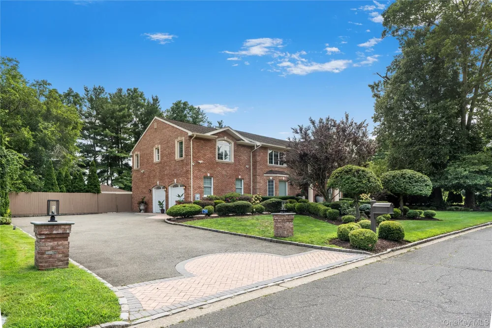 20 Stirrup Lane Muttontown, NY 11791