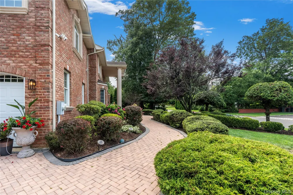 20 Stirrup Lane Muttontown, NY 11791