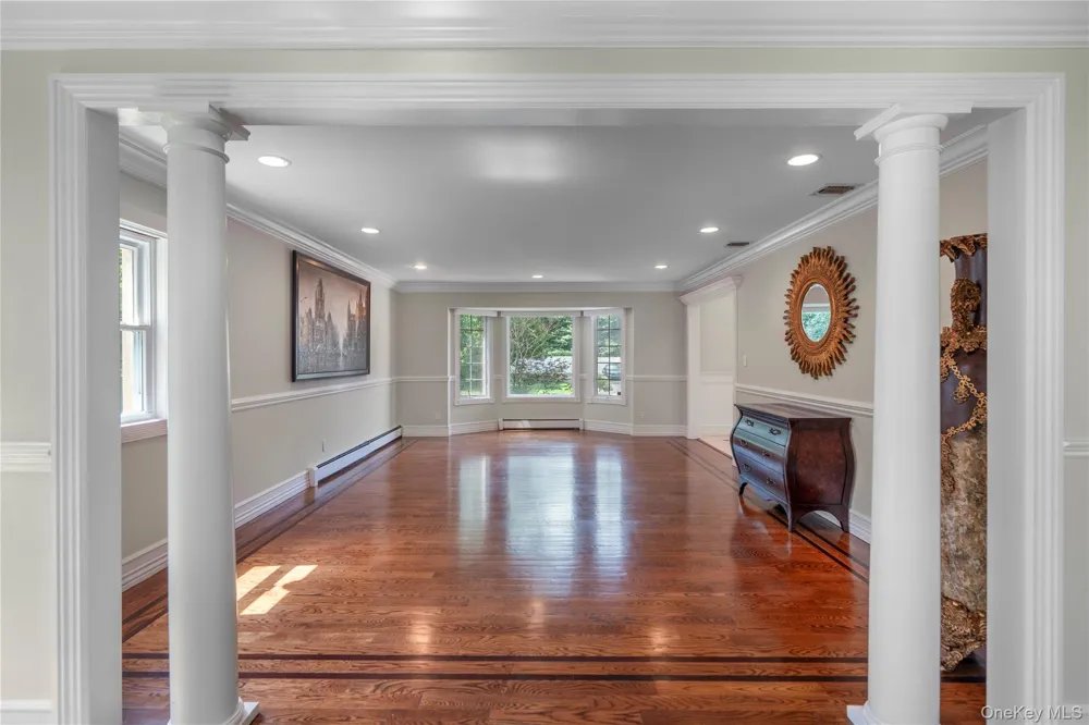 20 Stirrup Lane Muttontown, NY 11791