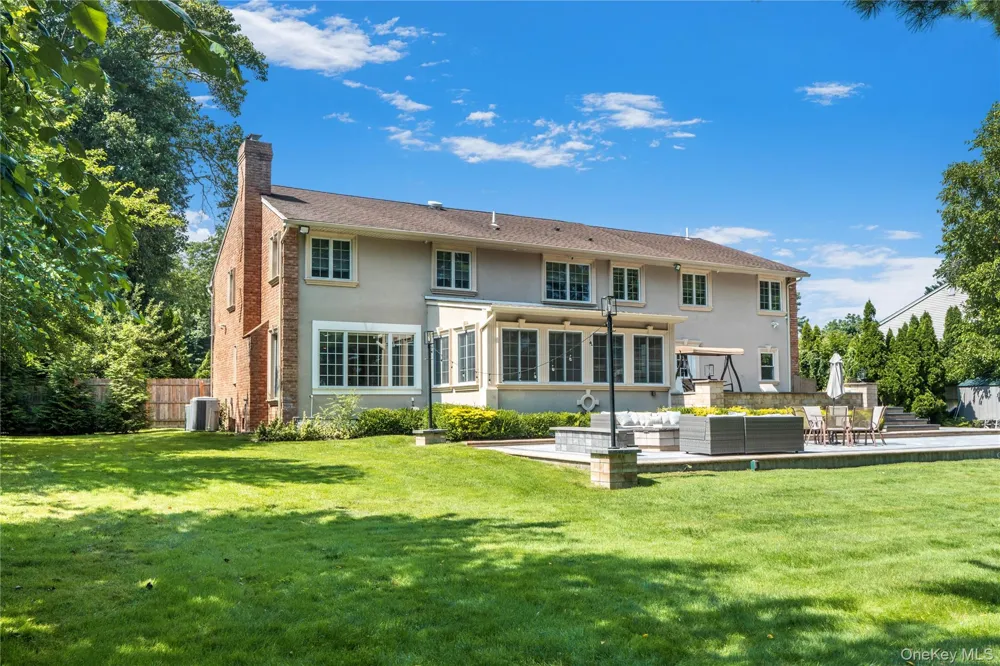 20 Stirrup Lane Muttontown, NY 11791