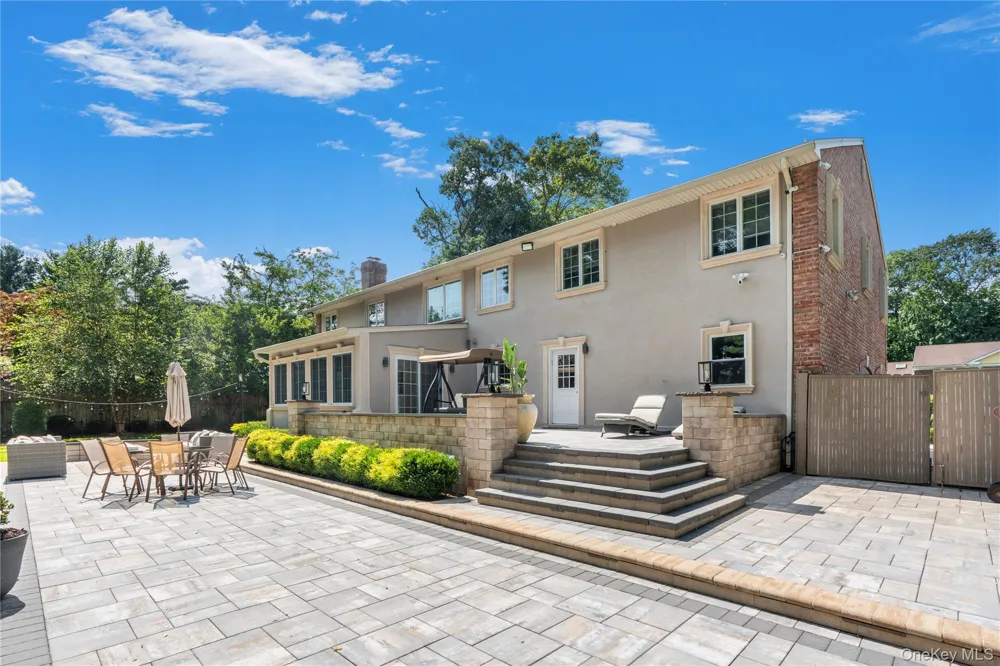 20 Stirrup Lane Muttontown, NY 11791