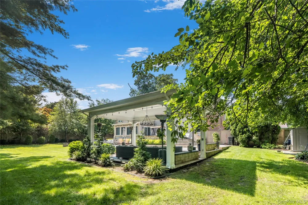 20 Stirrup Lane Muttontown, NY 11791