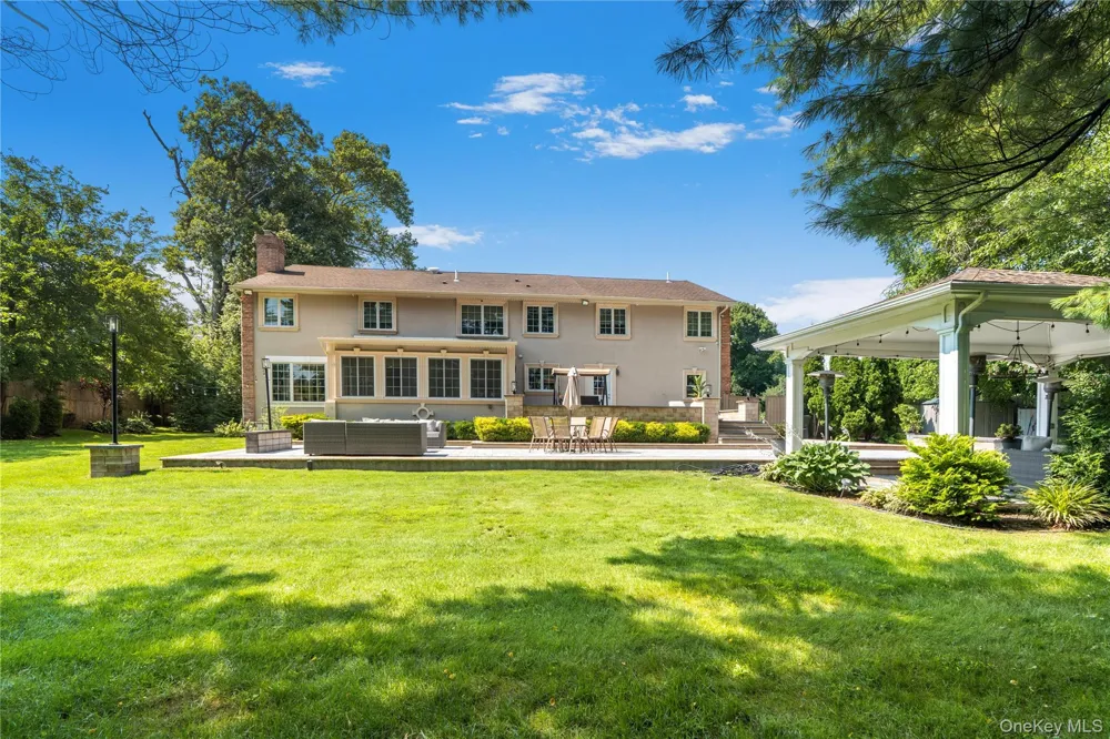 20 Stirrup Lane Muttontown, NY 11791