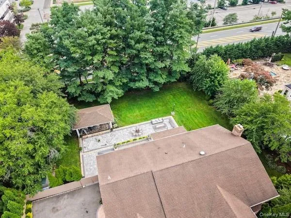 20 Stirrup Lane Muttontown, NY 11791