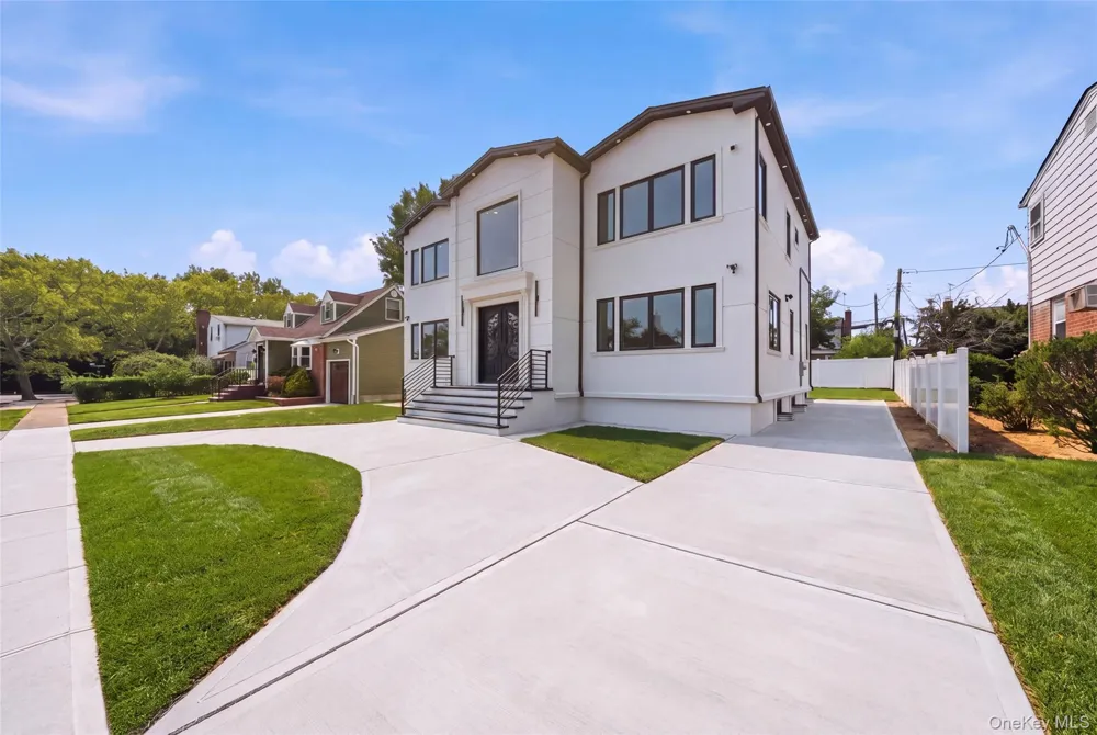 387 Sherbourne Road Valley Stream, NY 11580