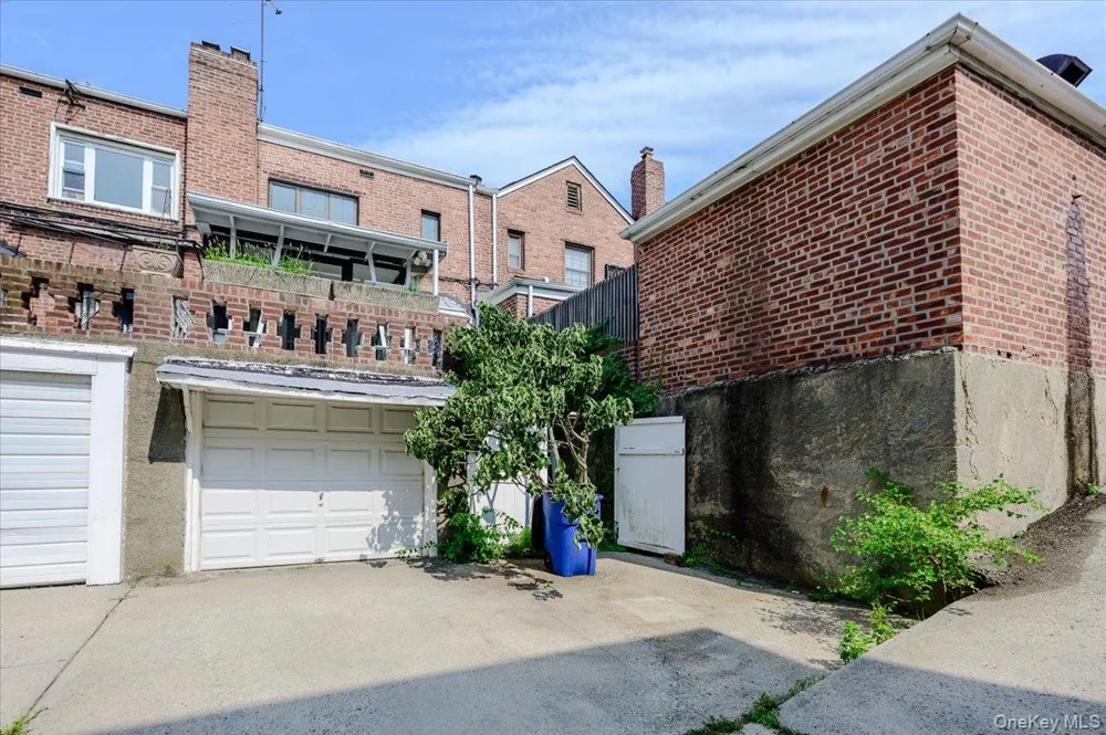 76-18 Utopia Parkway Fresh Meadows, NY 11366