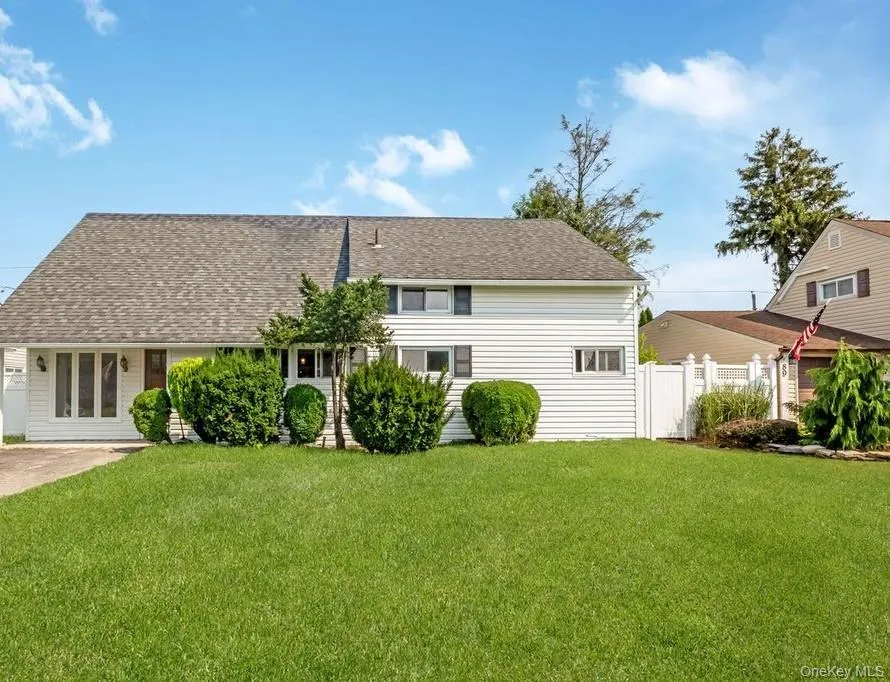85 Twin Lane Wantagh, NY 11793