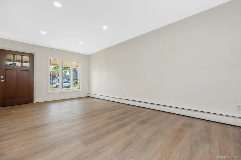 85 Twin Lane Wantagh, NY 11793