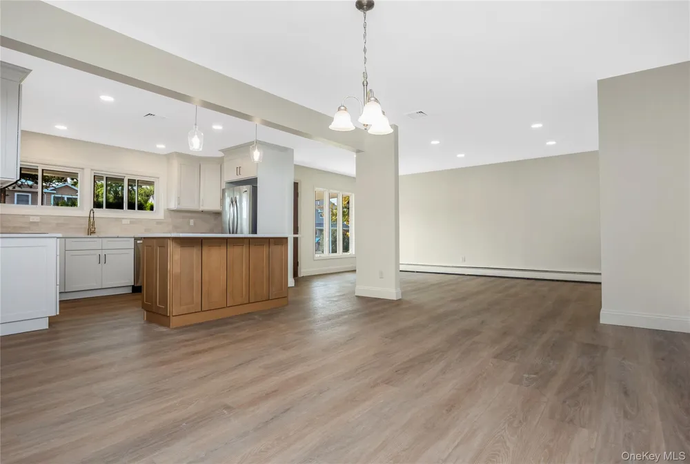85 Twin Lane Wantagh, NY 11793