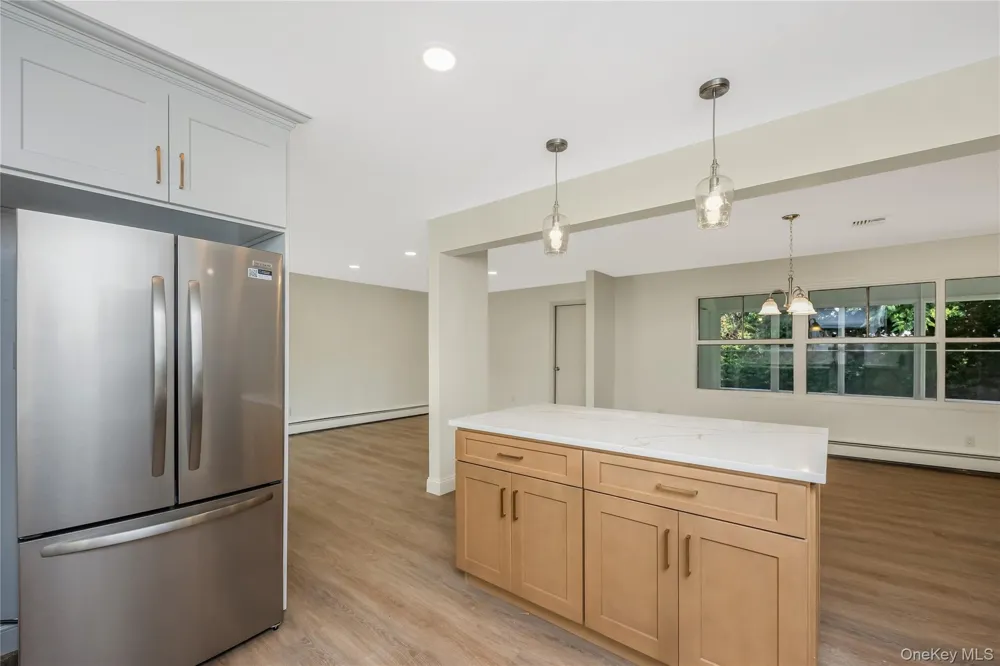 85 Twin Lane Wantagh, NY 11793