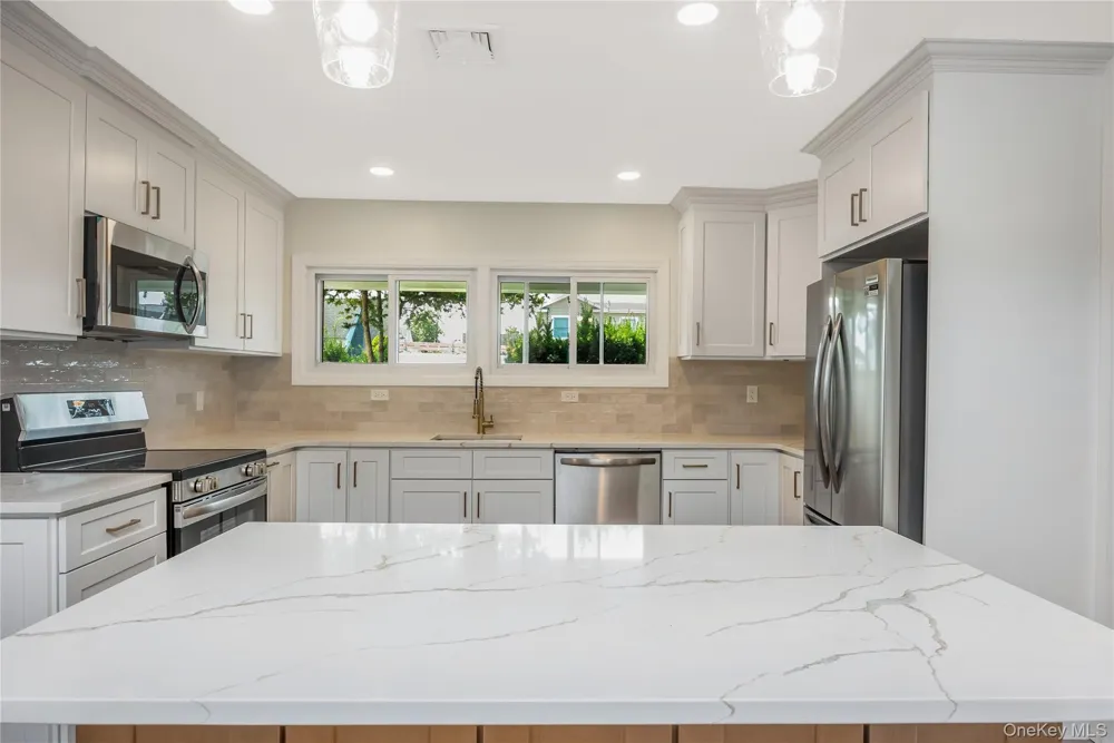 85 Twin Lane Wantagh, NY 11793