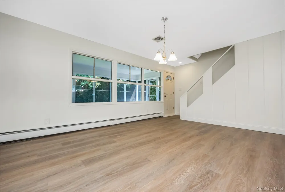 85 Twin Lane Wantagh, NY 11793