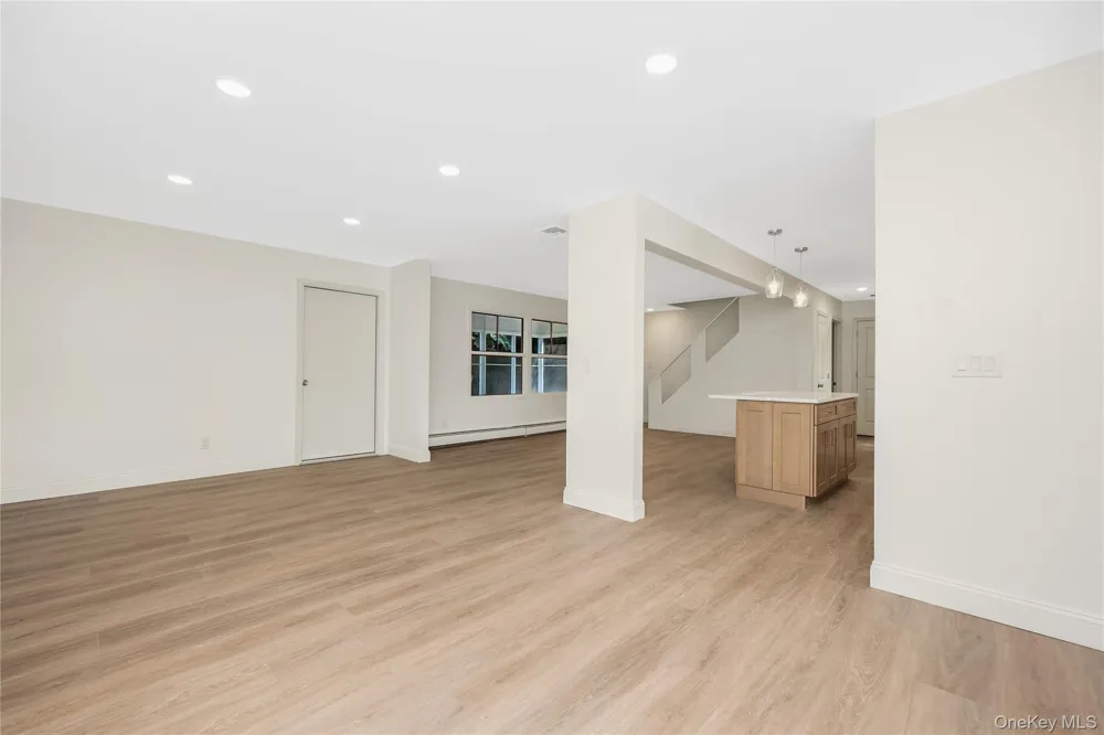 85 Twin Lane Wantagh, NY 11793