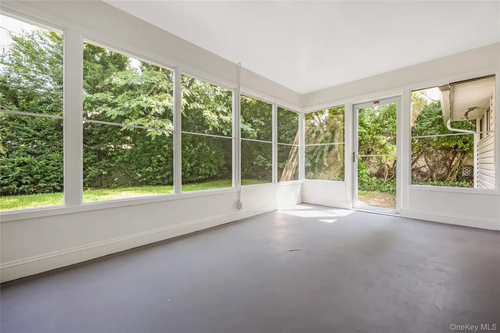 85 Twin Lane Wantagh, NY 11793