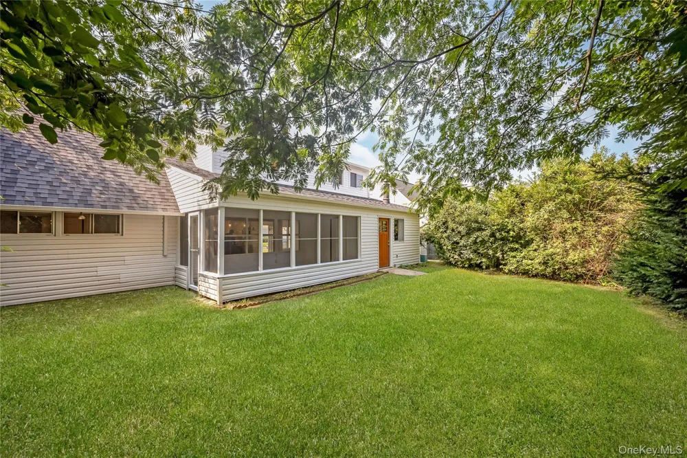 85 Twin Lane Wantagh, NY 11793