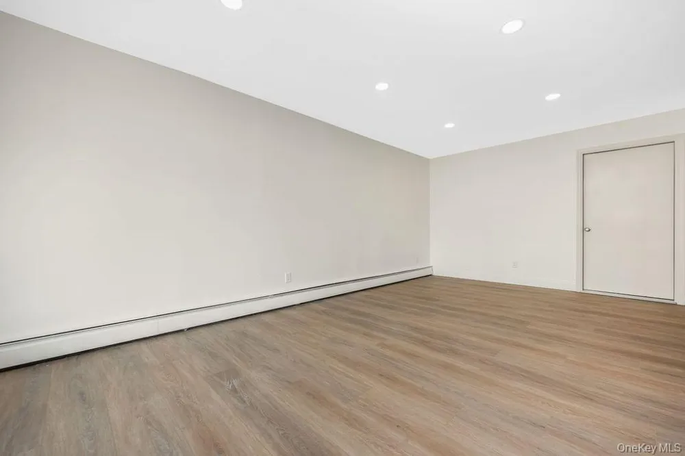 85 Twin Lane Wantagh, NY 11793