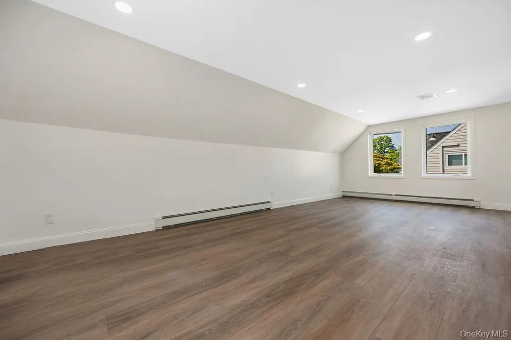 85 Twin Lane Wantagh, NY 11793