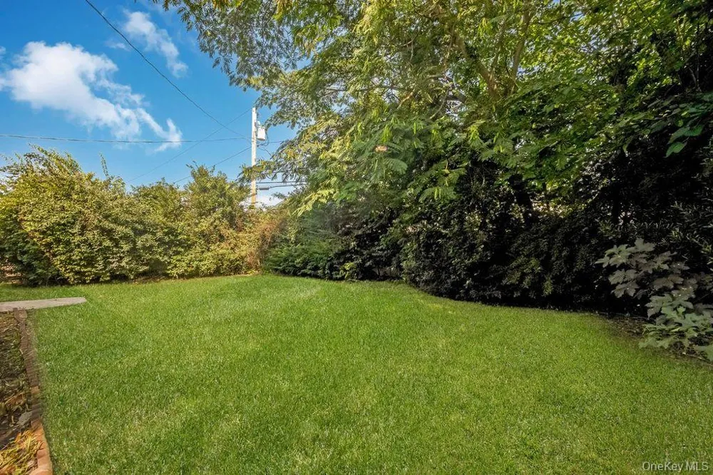 85 Twin Lane Wantagh, NY 11793