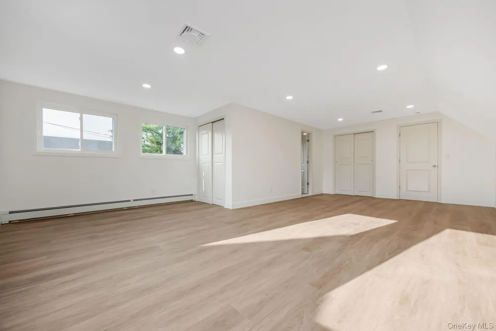 85 Twin Lane Wantagh, NY 11793