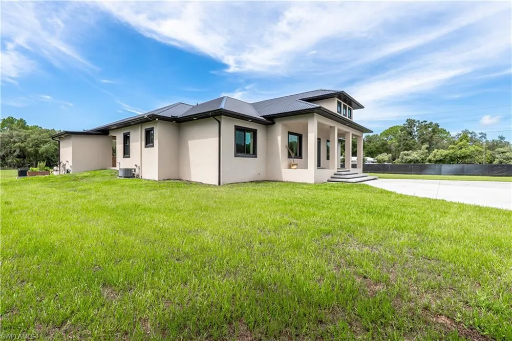 300 Montura Avenue Clewiston, FL 33440