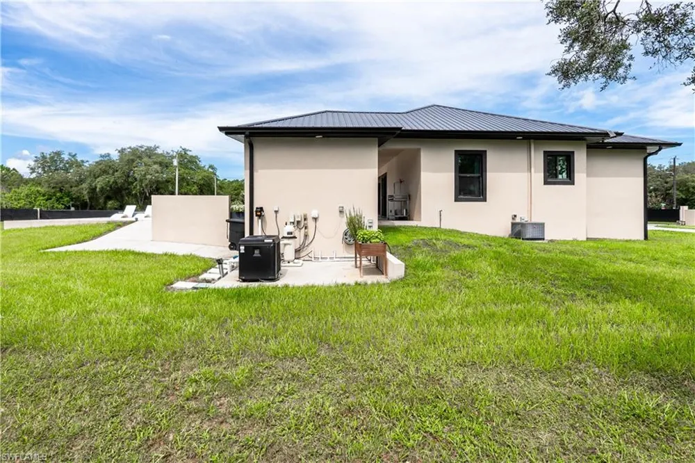 300 Montura Avenue Clewiston, FL 33440