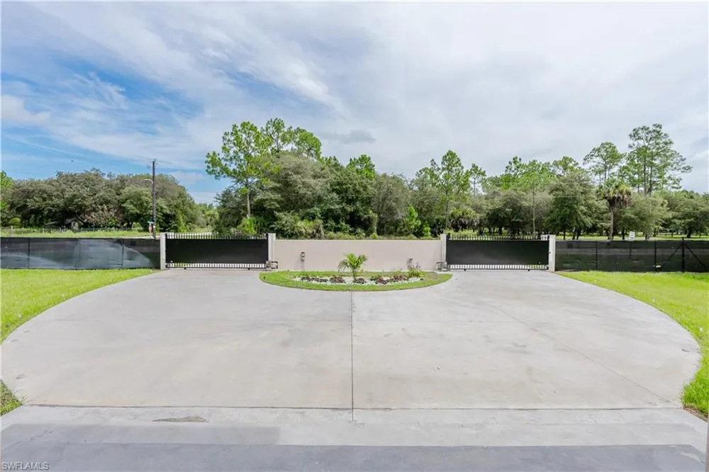 300 Montura Avenue Clewiston, FL 33440